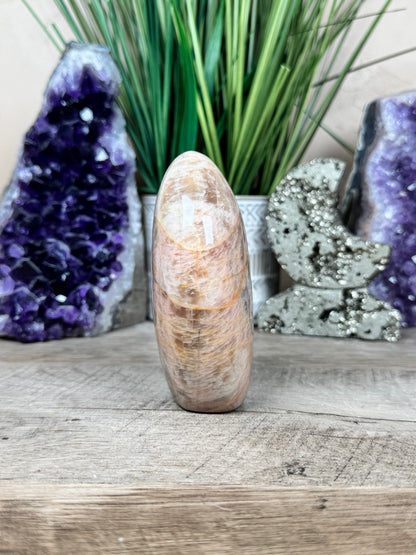Peach Moonstone Freeform 4.17in