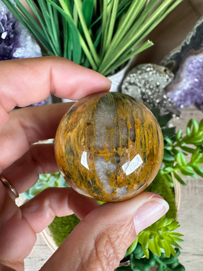 Nellite Sphere 40mm, 10 - Purple Door Alchemy