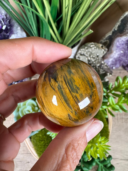 Nellite Sphere 40mm, 10 - Purple Door Alchemy