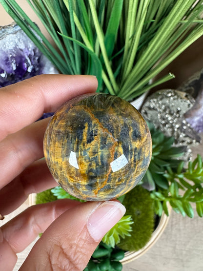 Nellite Sphere 40mm, 9 - Purple Door Alchemy