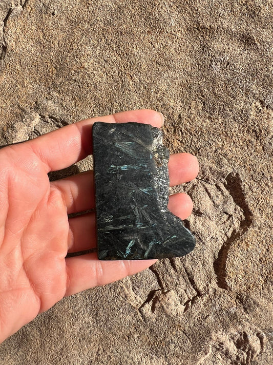 Nuumite Slab 45g - Purple Door Alchemy