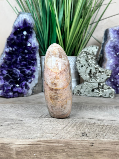 Peach Moonstone Freeform 4.17in - Purple Door Alchemy